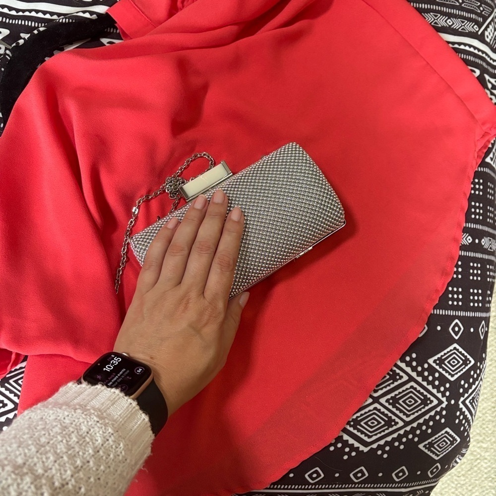 Jessica McClintock Silver Chain Beaded Clutch - Picture 4 of 7
